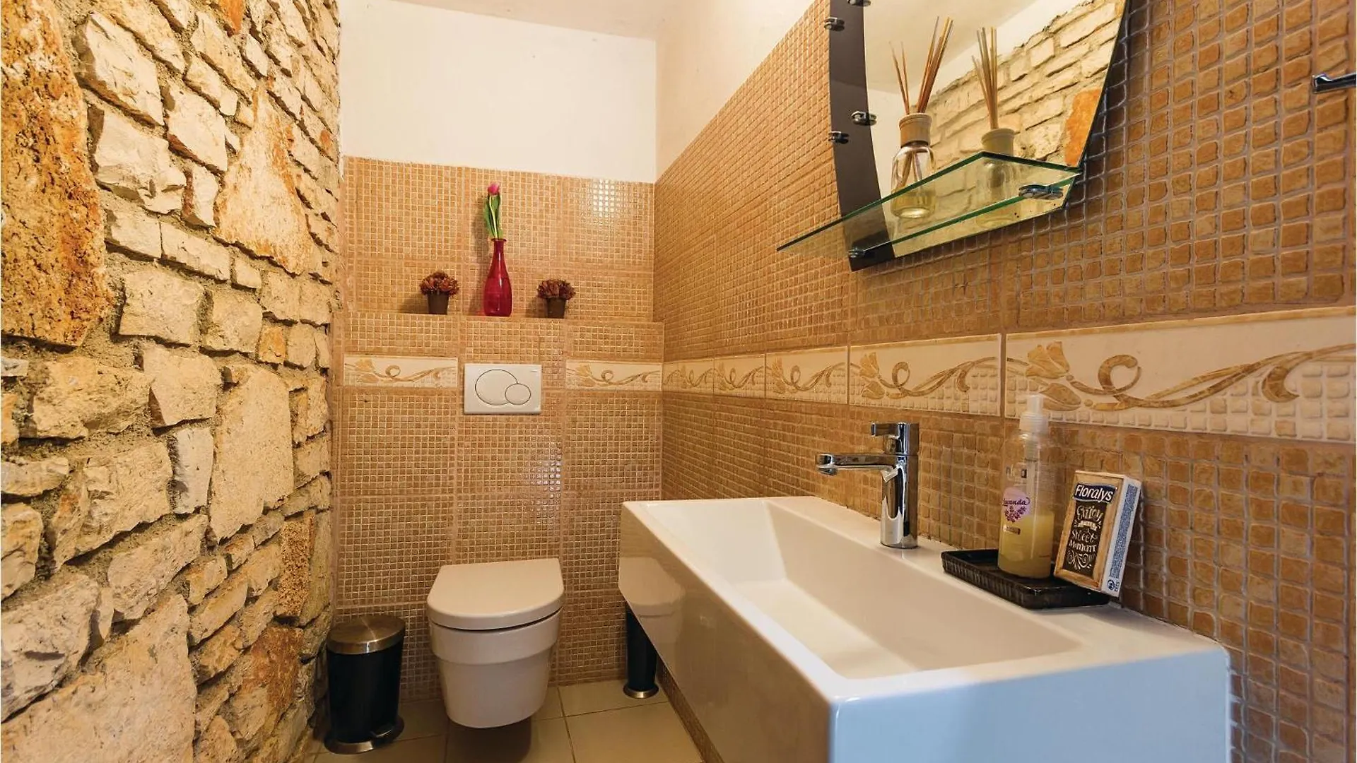 Nice Home In Bale With House A Panoramic View Nyaraló